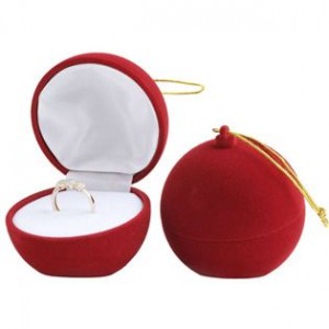 Vánoční dárková krabička na prsten - kulička červená